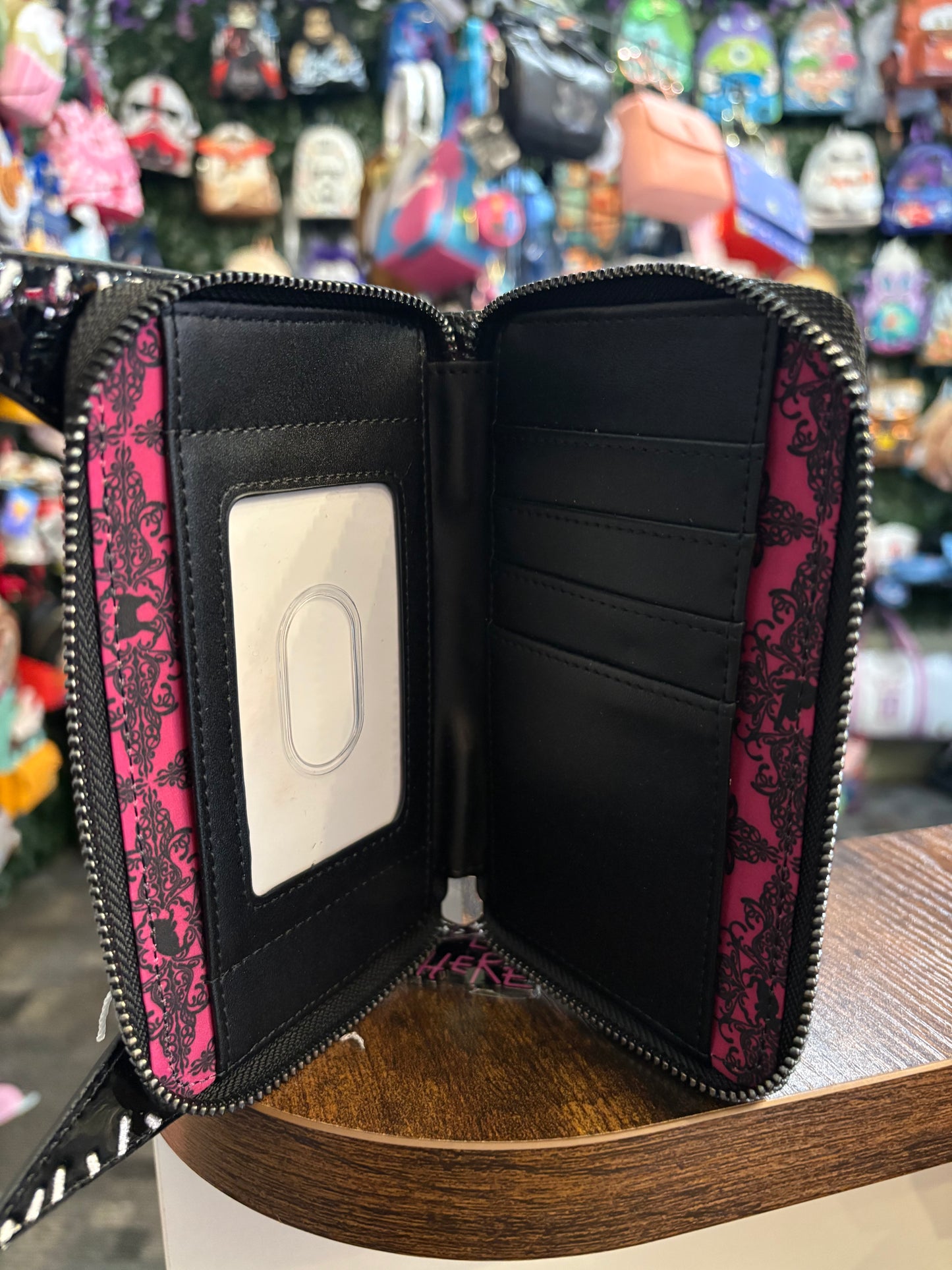 Loungefly Warner Brothers DC Cat Women Returns limited Edition zip around wallet